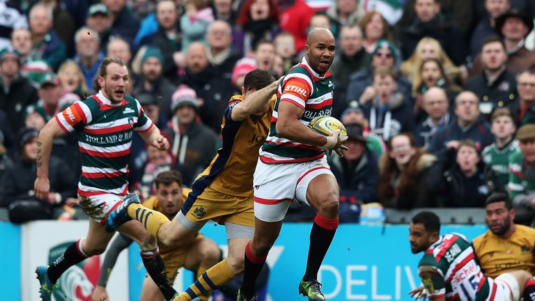 JP Pietersen breaks through the Bristol defence to score