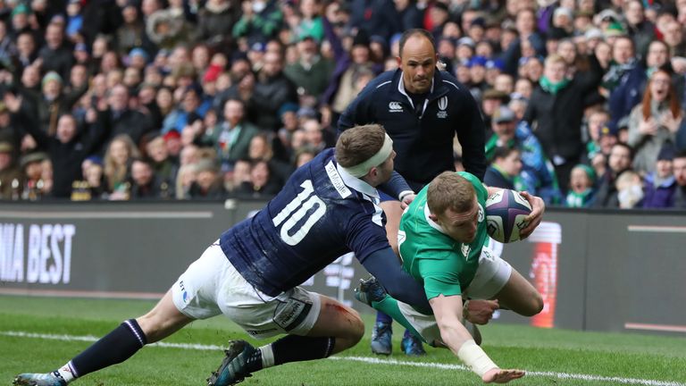 Keith Earls scores Ireland's first try against Scotland