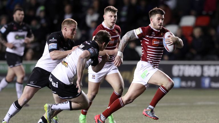 Oliver Gildart skips away from Widnes' Charly Runciman to score a try