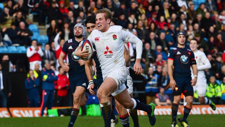 England U20s fly-half Max Malins sprints to score a try against France U20s