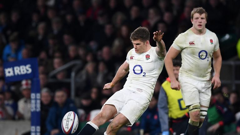 Owen Farrell kicks a penalty against France