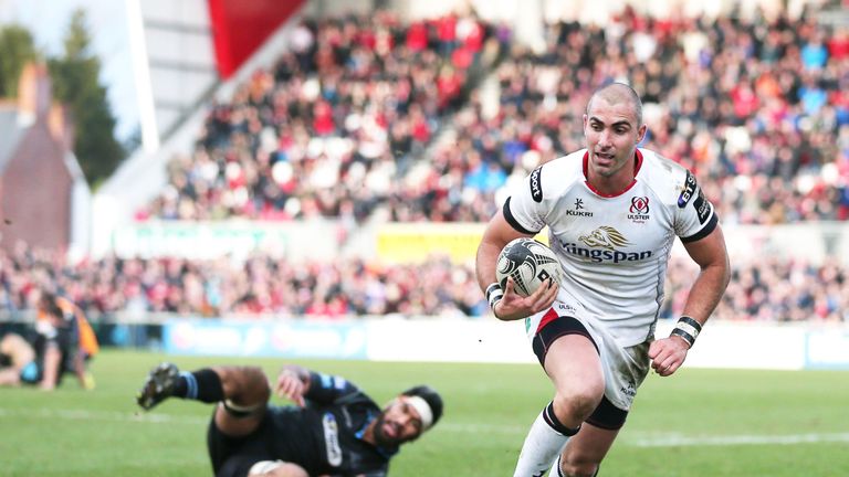 Ruan Pienaar runs in for a try against Glasgow