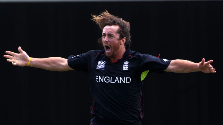 Sidebottom celebrates the dismissal of Shane Watson in the 2010 World T20 final
