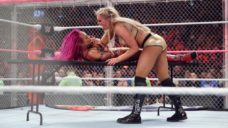 Charlotte v Sasha Banks - Hell in a Cell 2016
