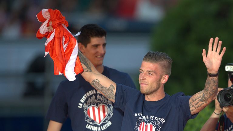 Atletico Madrid's Belgian defender Tobias Alderweireld celebrates their Spanish league title at Neptuno square, in Madrid on May 18, 2014. Atletico Madrid 