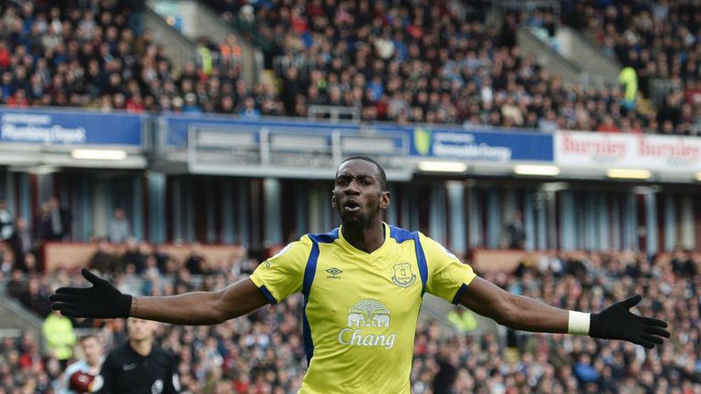 Everton's French-born Congolese midfielder Yannick Bolasie celebrates scoring their first goal to equalise 1-1 during the English Premier League football m