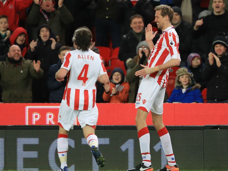 Peter Crouch returns to Premier League at age of 38 after signing