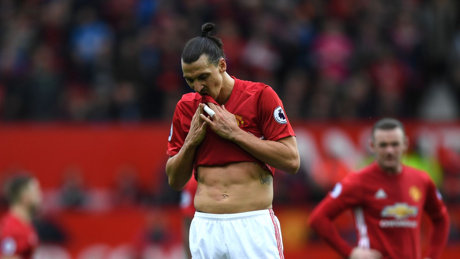 ibrahimovic man utd shirt sales