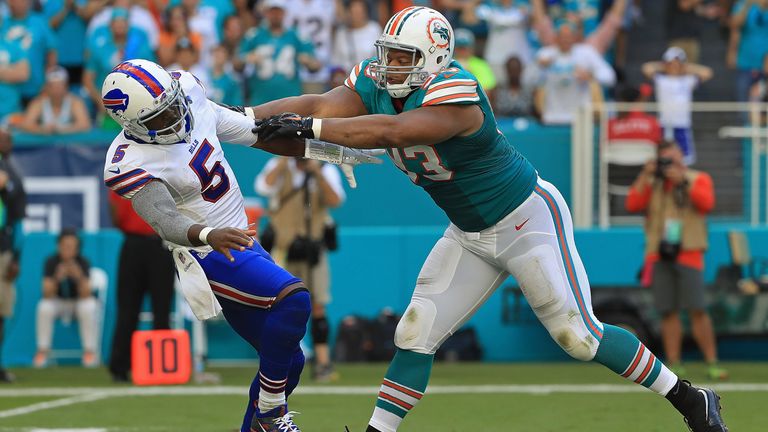 MIAMI GARDENS, FL - OCTOBER 23:  Tyrod Taylor #5 of the Buffalo Bills is pressured by Ndamukong Suh #93 of the Miami Dolphins during a game  at Hard Rock S