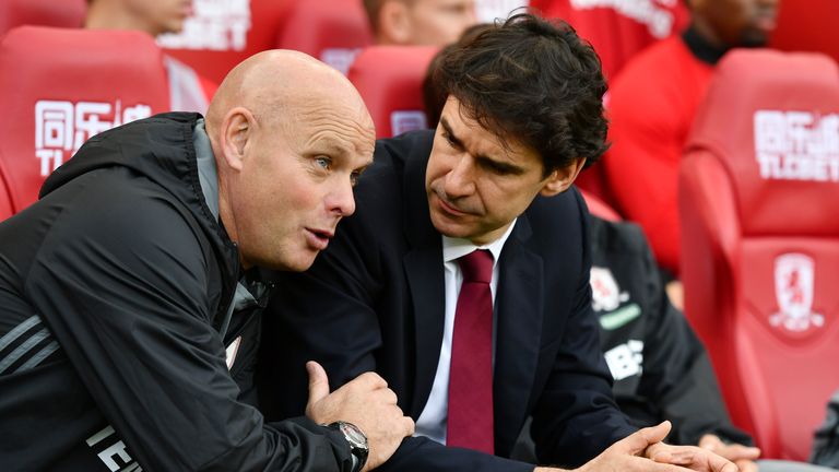 Steve Agnew in discussion with Aitor Karanka