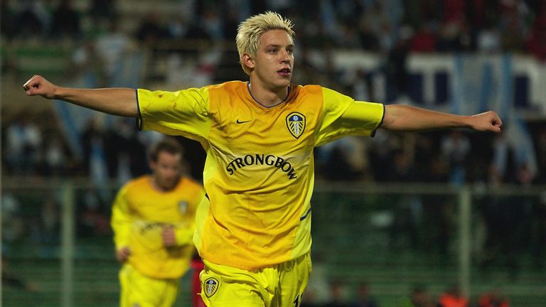 FLORENCE - NOVEMBER 14:  Alan Smith of Leeds United celebrates his goal during the UEFA Cup second round second leg match between Hapoel Tel-Aviv and Leeds