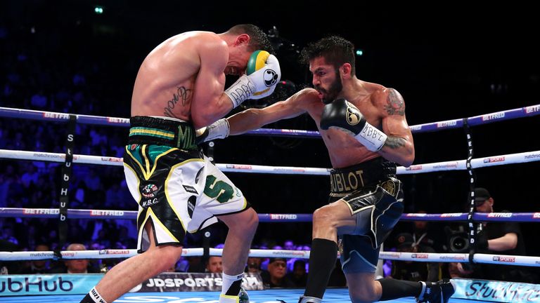 Anthony Crolla fights Jorge Linares 