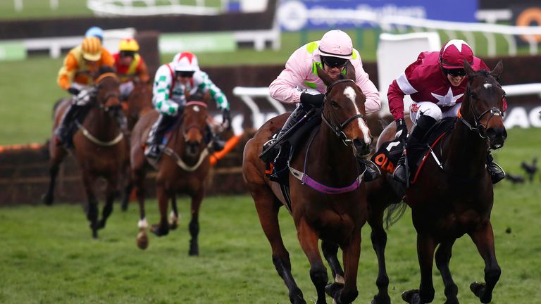 Apple's Jade (C) battled back to beat Vroum Vroum Mag (L) and Limini