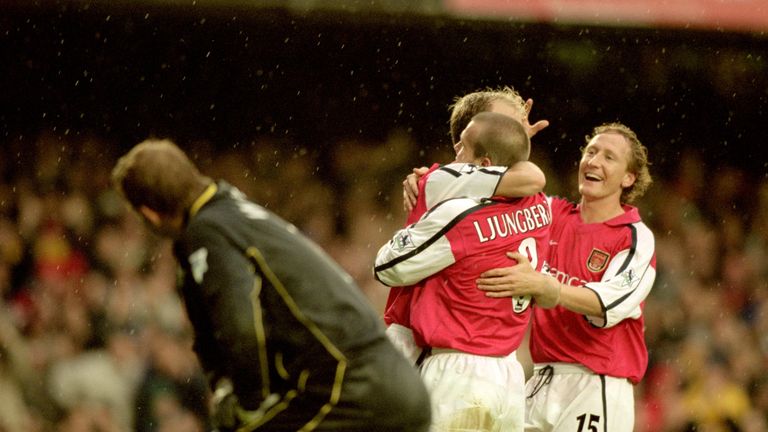 28 Oct 2000:  Manchester City keeper Nicky Weaver can only watch as Arsenal celebrate another goal during the FA Carling Premier League match played at Hig