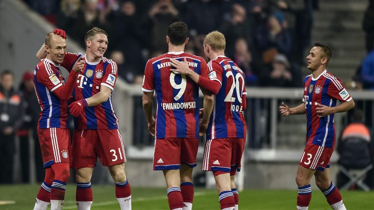 (LtoR) Bayern Munich's Dutch midfielder Arjen Robben, midfielder Bastian Schweinsteiger, Polish striker Robert Lewandowski, midfielder Sebastian Rode and B