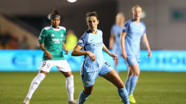 Carli Lloyd in action for Manchester City 