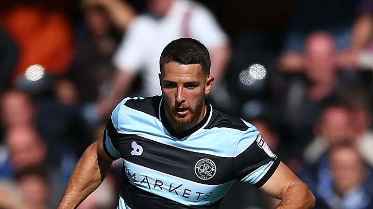 Conor Washington of QPR in action during the Sky Bet Championship match between Fulham and Queens Park Rangers at Craven Cottage