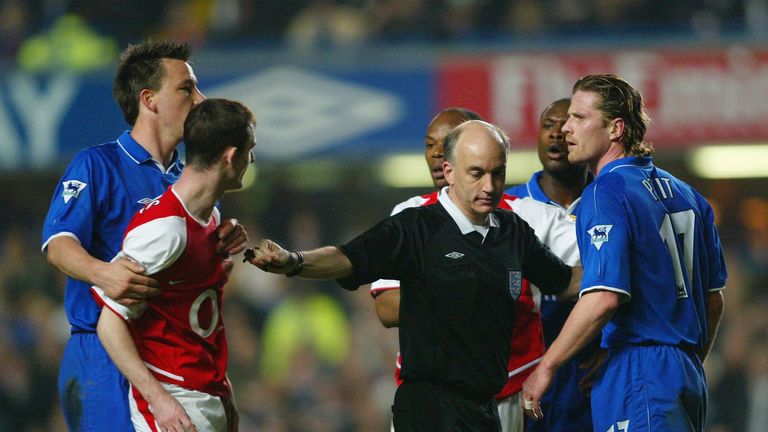 LONDON - MARCH 25:  Referee David Elleray gets in between Francis Jeffers of Arsenal as he goes head to head with Emmanuel Petit of Chelsea during the FA C