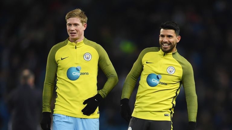 MANCHESTER, ENGLAND - MARCH 01:  Kevin De Bruyne of Manchester City (L) warms up with team mate Sergio Aguero prior to The Emirates FA Cup Fifth Round Repl
