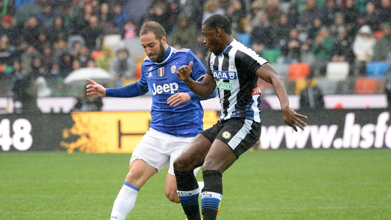 Gonzalo Higuain had a late chance to win the game for Juventus against Udinese