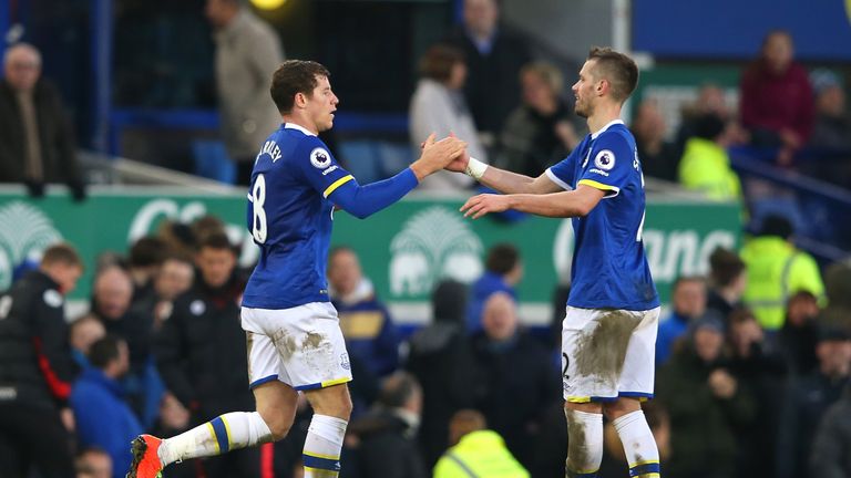 Ross Barkley (L) celebrates scoring for Everton with Morgan Schneiderlin (R)