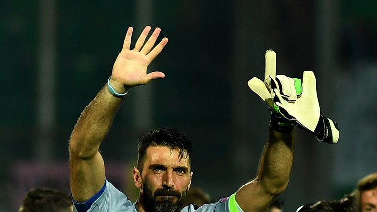 Italy's goalkeeper Gianluigi Buffon greets fans at the end of the FIFA World Cup 2018 qualification football match between Italy and Albania on March 24, 2