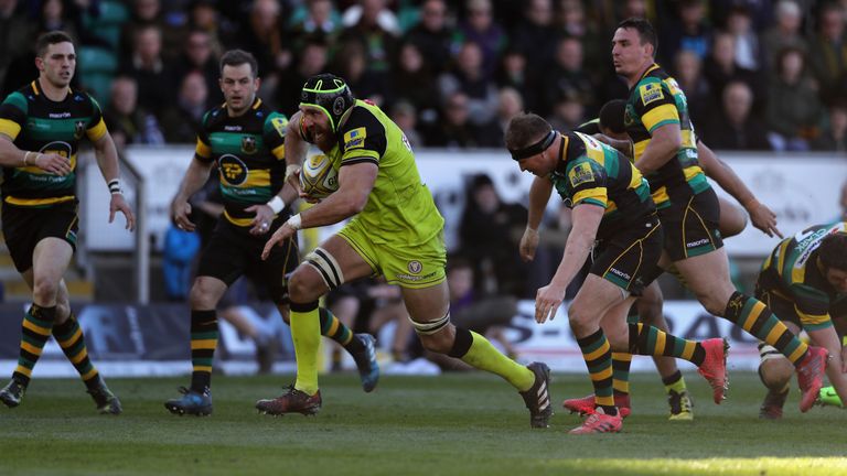 Graham Kitchener of Leicester breaks with the ball