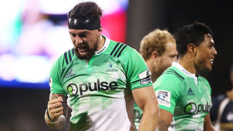 Elliot Dixon celebrates the Highlanders' win