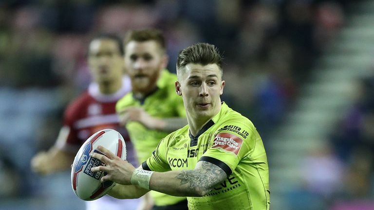 Hull FC's Jamie Shaul breaks away to score a try against Wigan