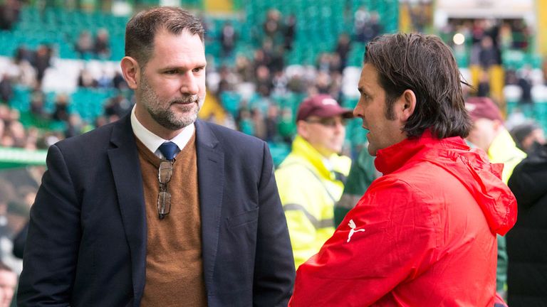 John Nelms and Dundee manager Paul Hartley (right)