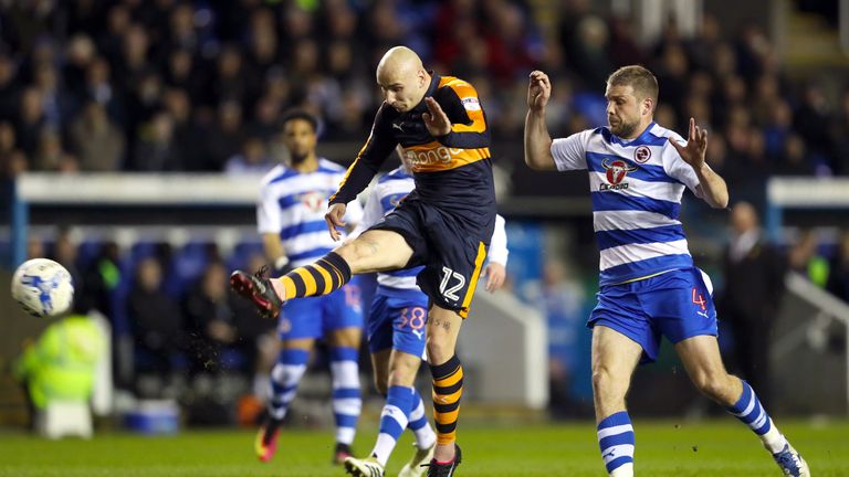 Newcastle United's Jonjo Shelvey (left) and Reading's Joey van den Berg in action during the Sky Bet Championship match at the Madejski Stadium