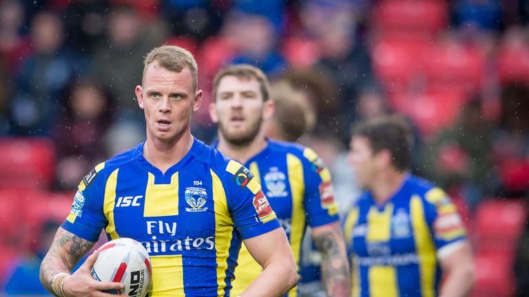 04/03/2017 - Salford Red Devils v Warrington Wolves - AJ Bell Stadium, Salford, England - Warrington's Kevin Brown marshalls his players.