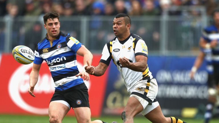 BATH, ENGLAND - MARCH 04:  Kurtley Beale of Wasps passes the ball during the Aviva Premiership match between Bath and Wasps at the Recreation Ground on Mar