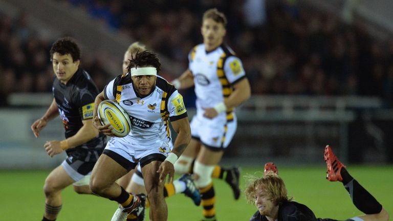 NEWCASTLE UPON TYNE, ENGLAND - DECEMBER 30: Kyle Eastmond of Wasps breaks free of the Newcastle Falcons defence during the Aviva Premiership match between 
