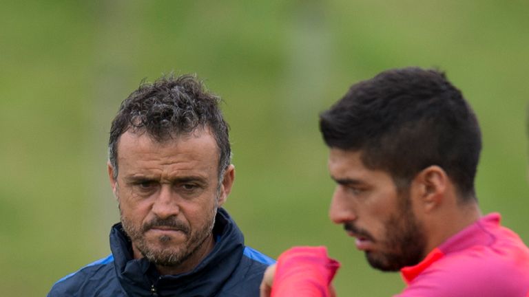 Barcelona's Spanish manager Luis Enrique (L) watches as Barcelona's Uruguayan forward Luis Suarez takes part in a team training session at St George's Park
