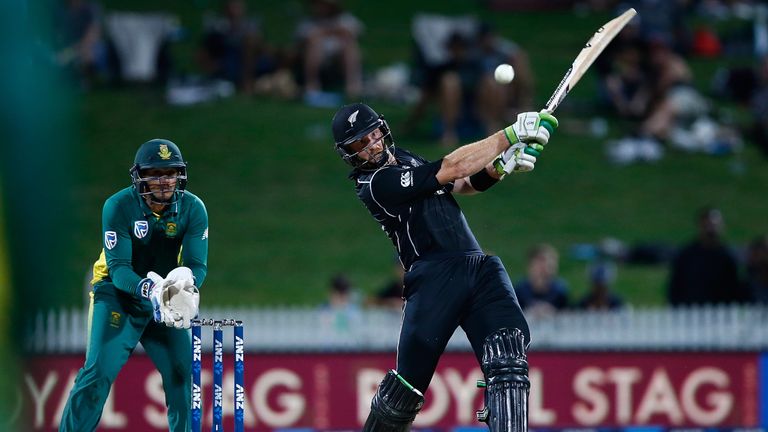 HAMILTON, NEW ZEALAND - MARCH 01:  Martin Guptill of New Zealand bats during game four of the One Day International series between New Zealand and South Af