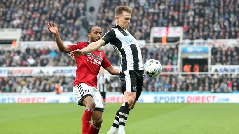 Newcastle United's Matt Ritchie and Fulham's Dennis Odoi during the Sky Bet Championship match at St James' Park, Newcastle.
