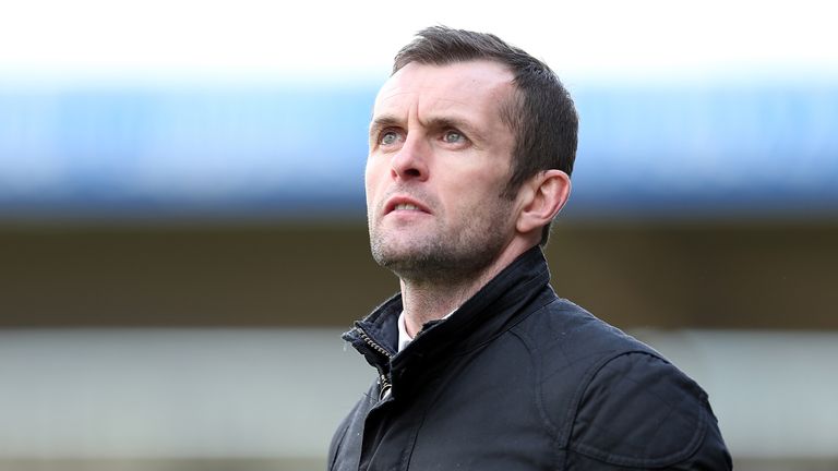 Luton Town manager Nathan Jones has signed a new contract