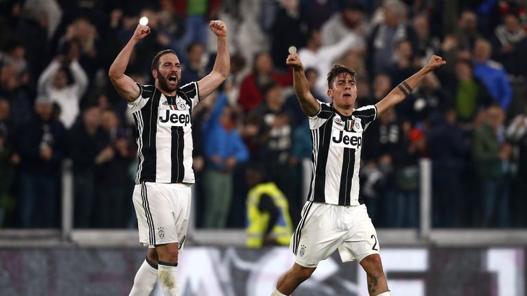 Juventus' forward Paulo Dybala (R) from Argentina celebrates with teammate Gonzalo Higuain after scoring during the Italian Serie A football match Juventus