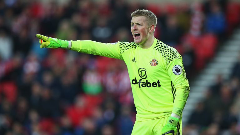 Jordan Pickford of Sunderland gives out instructions during the Premier League match between Sunderland and Man City.