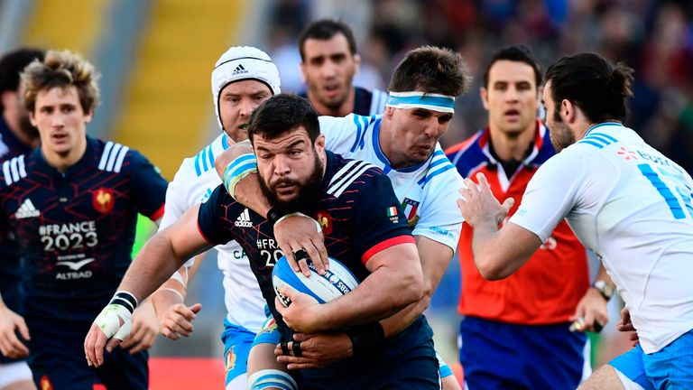 France's Rabah Slimani is tackled by Italy's flanker Dries van Schalkwyk during the International Six Nations rugby union match Italy vs France 2017