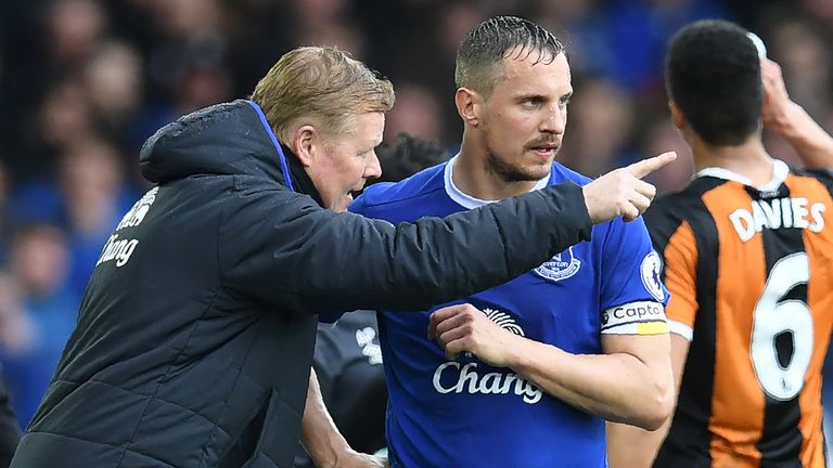 Ronald Koeman speaks with captain Phil Jagielka during the match against Hull City at Goodison Park