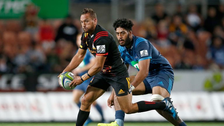 Aaron Cruden looks to pass against the Blues
