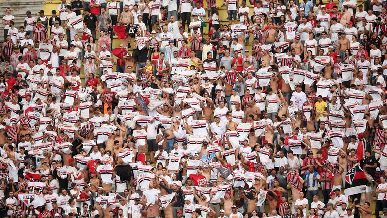 SAO PAULO, BRAZIL - DECEMBER 11:  Fans of Sao Paulo celebrates during the match between Sao Paulo and Santa Cruz for the Brazilian Series A 2016 at Pacaemb