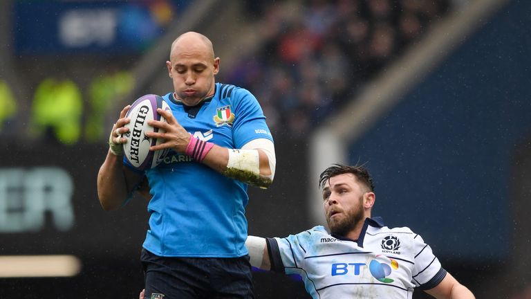  Sergio Parisse of Italy wins lineout ball 