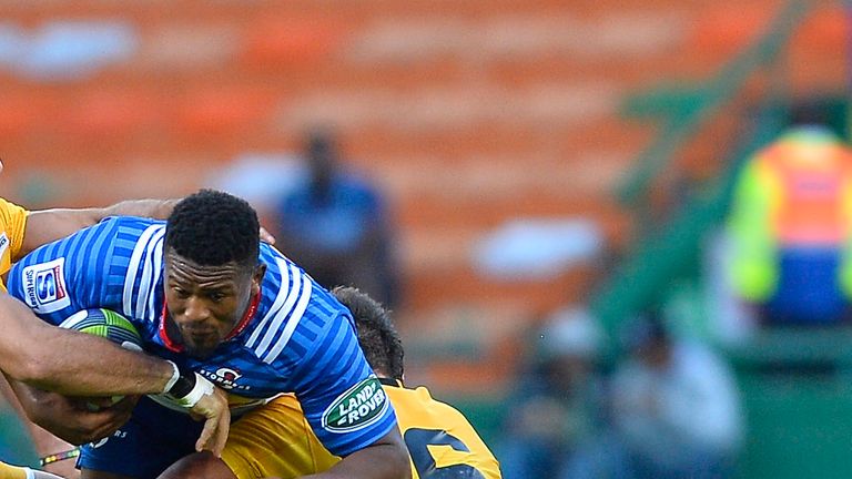 Sikhumbuzo Notshe of the Stormers tackled by Pablo Matera