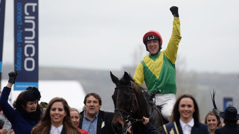 Robbie Power(C) celebrates after winning the Gold Cup on Sizing John