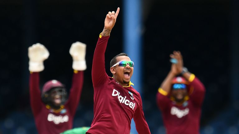 Sunil Narine successfully appeals for the wicket of Sohail Tanvir