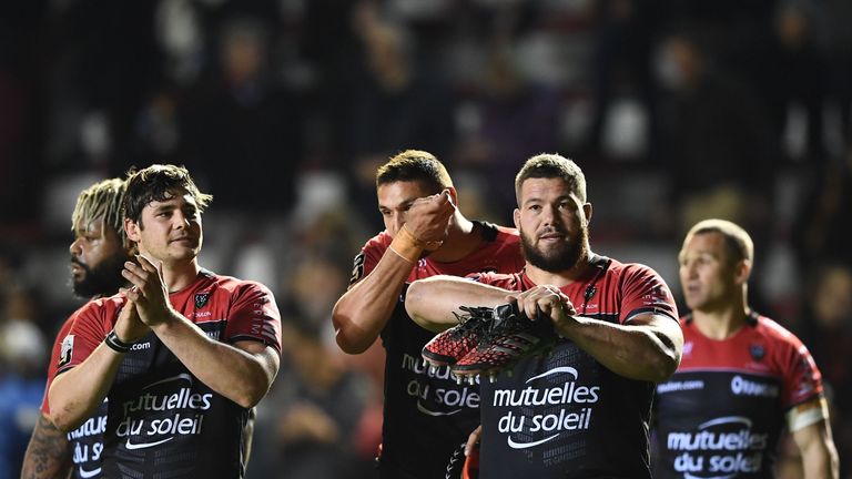 RC Toulon's players salute the crowd at the end of the French Top 14 rugby union match between RC Toulon and Bayonne on March 11, 2017, at Stade Mayol
