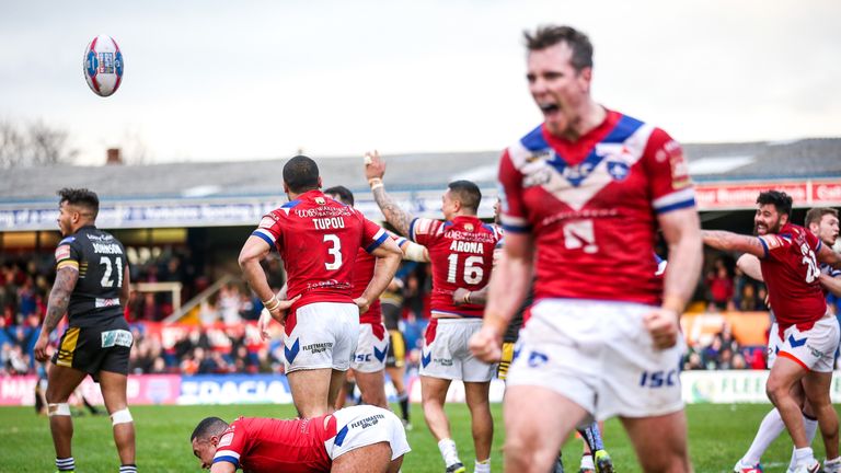 12/03/2017 - Wakefield Trinity v Salford Red Devils - Beaumont Legal Stadium, Wakefield, England - Wakefield players celebrate the win.